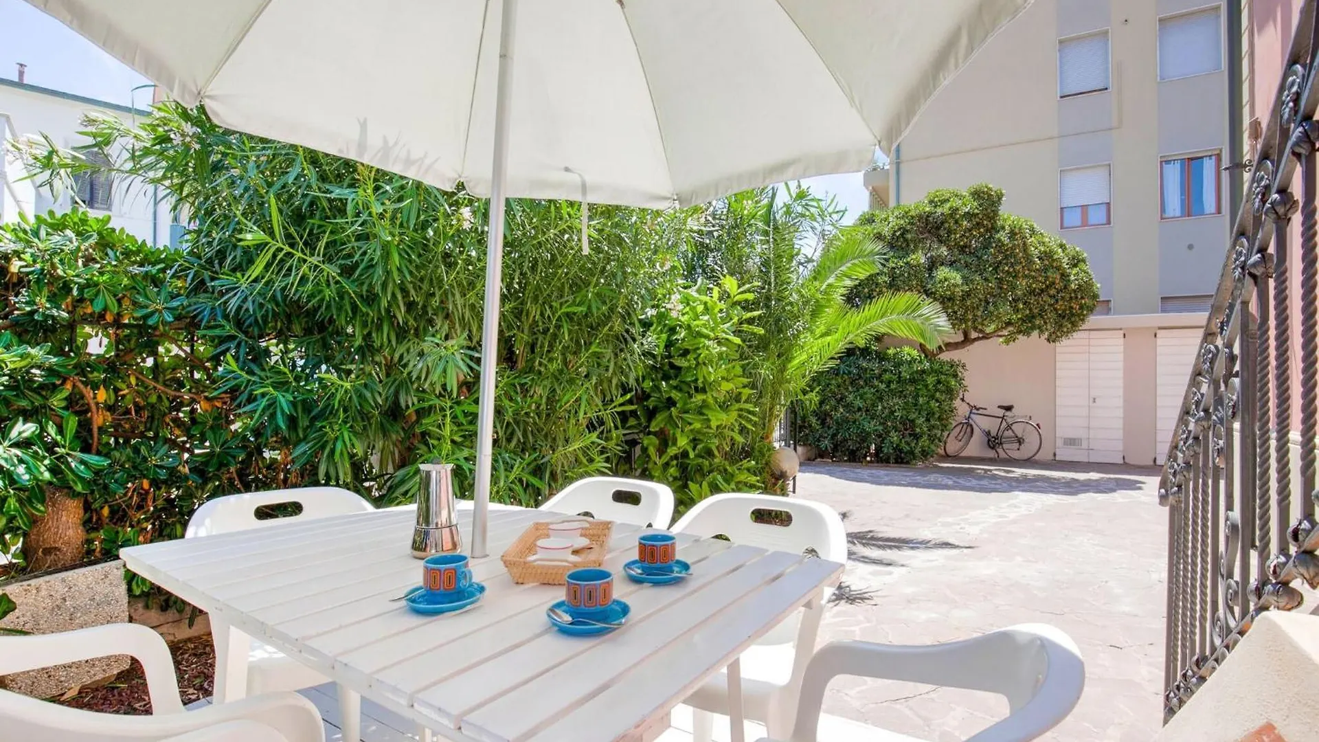 Elegant Apartment In San Vincenzo With A Sea View