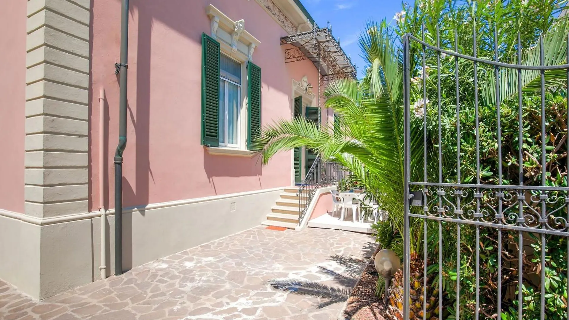 Elegant Apartment In San Vincenzo With A Sea View Italy