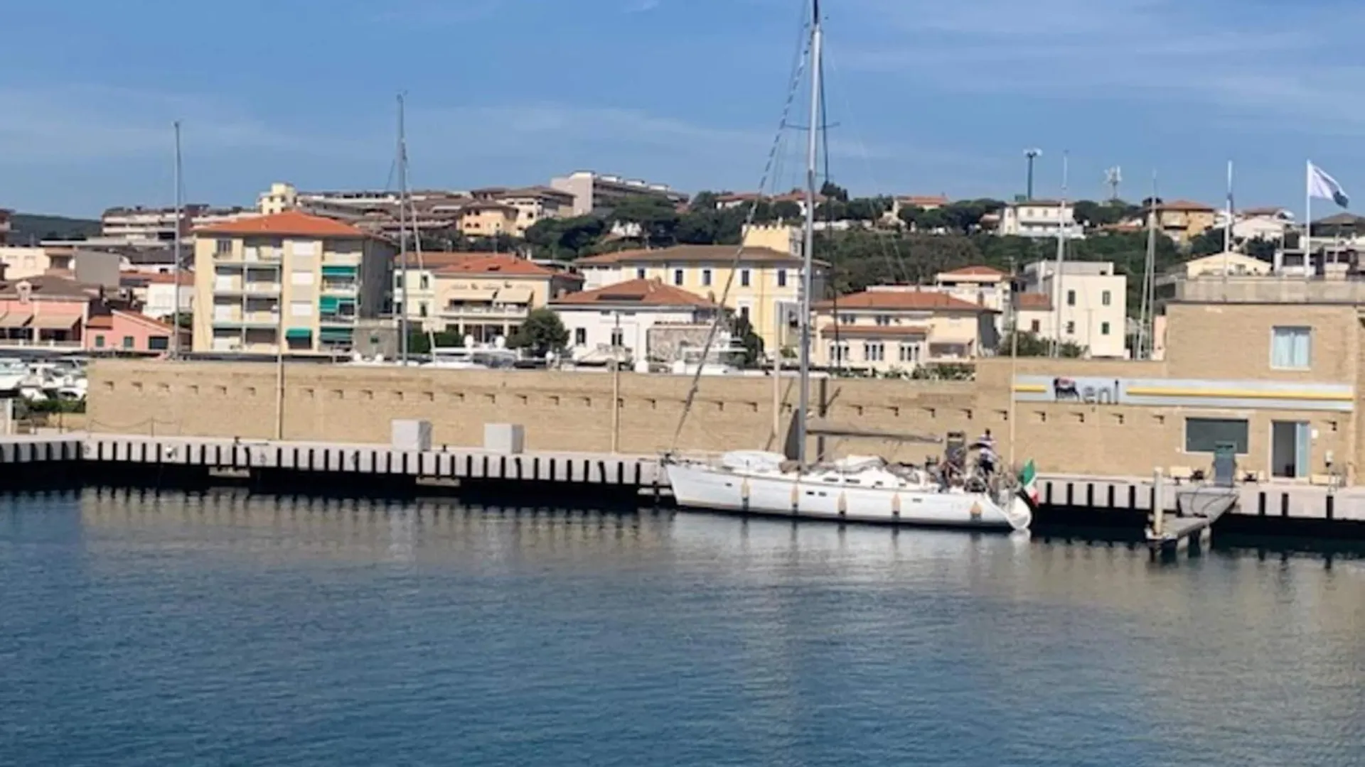 Elegant Apartment In San Vincenzo With A Sea View