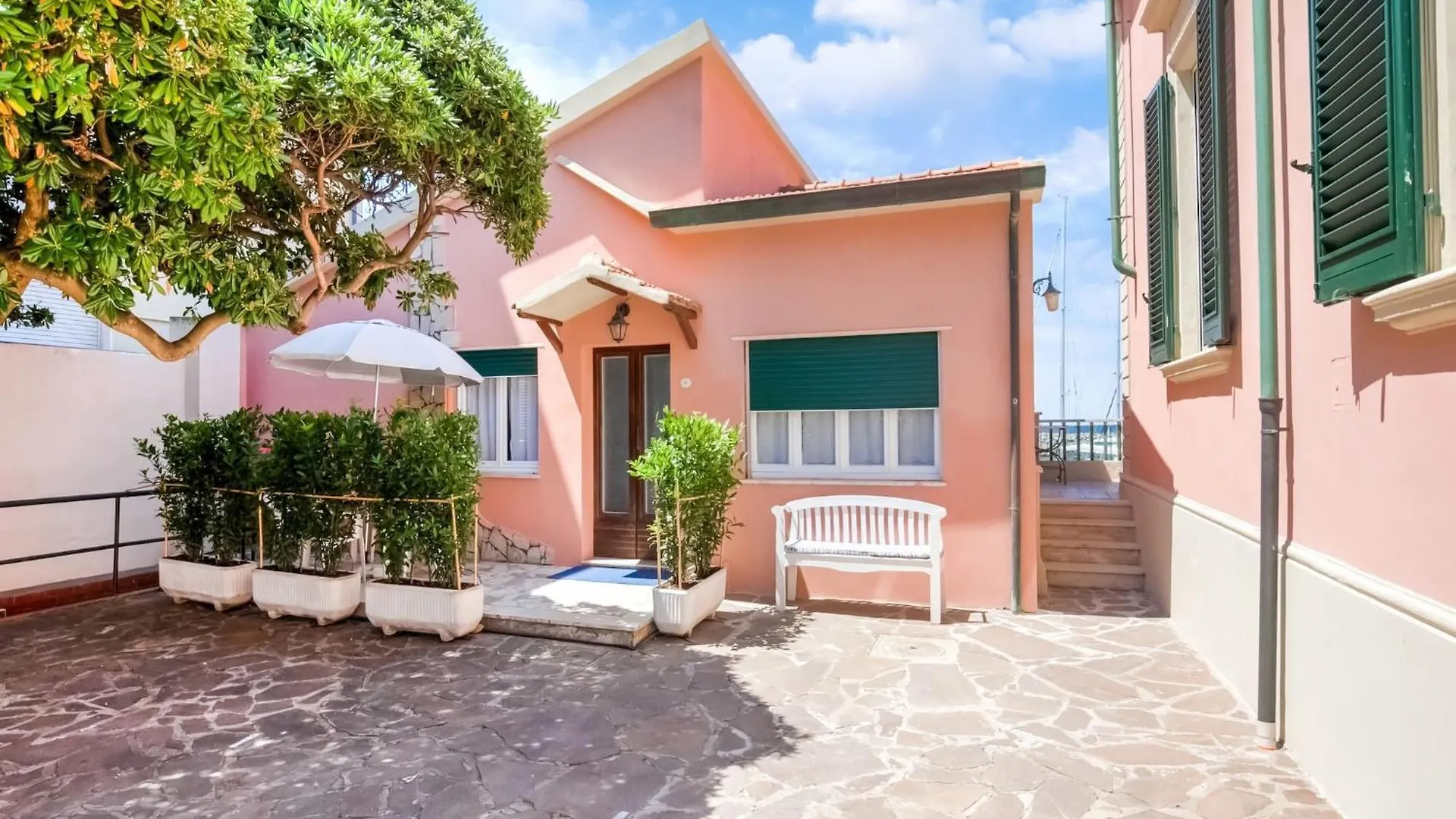 Elegant Apartment In San Vincenzo With A Sea View 0*,