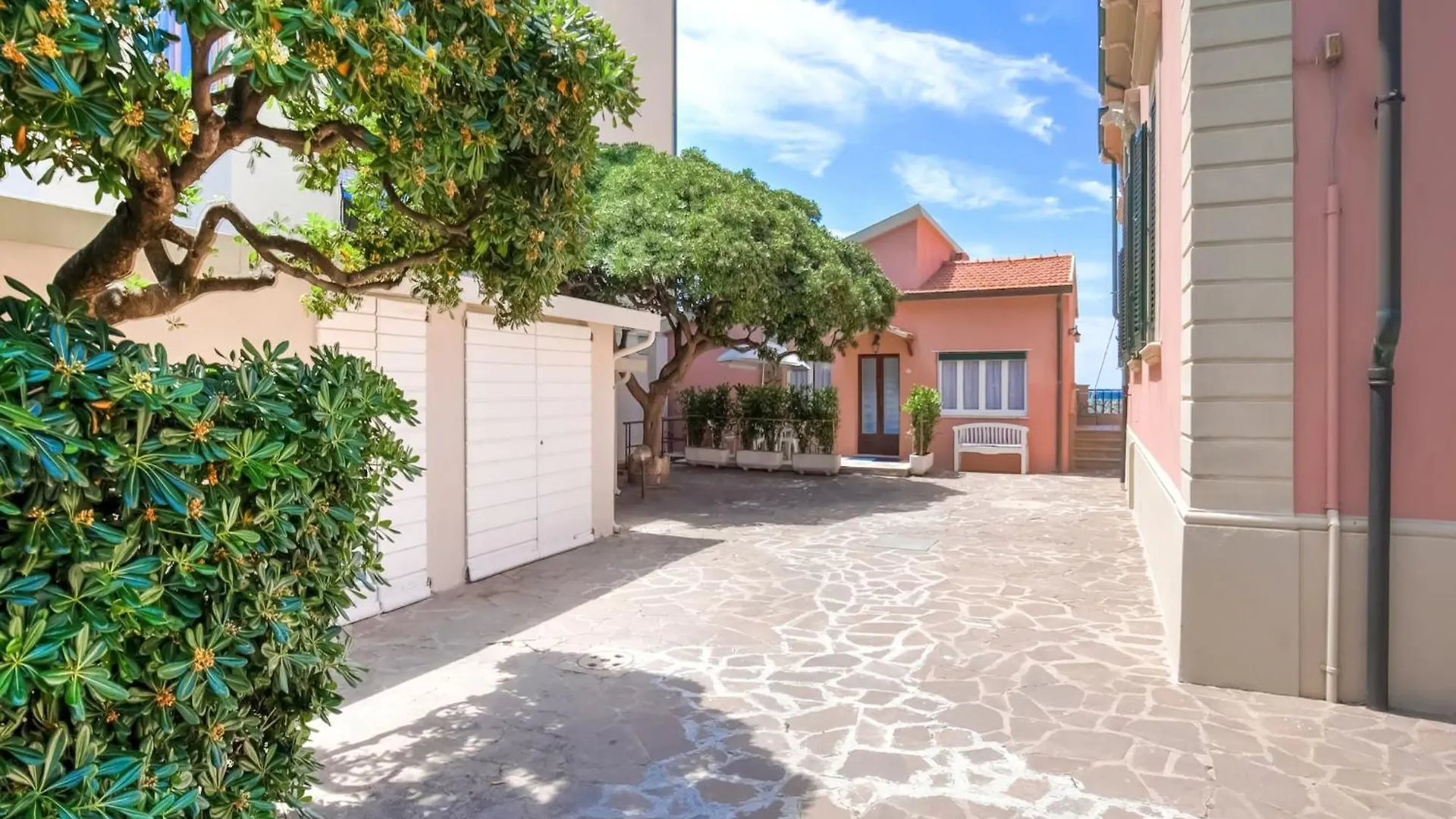 Elegant Apartment In San Vincenzo With A Sea View