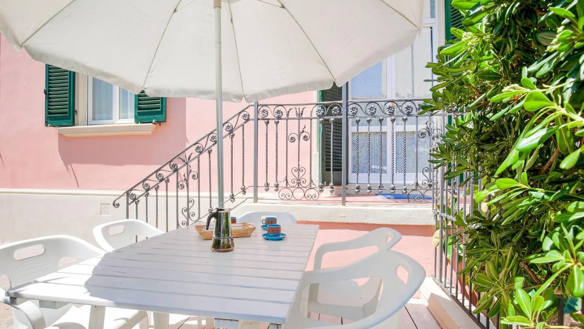 Elegant Apartment In San Vincenzo With A Sea View