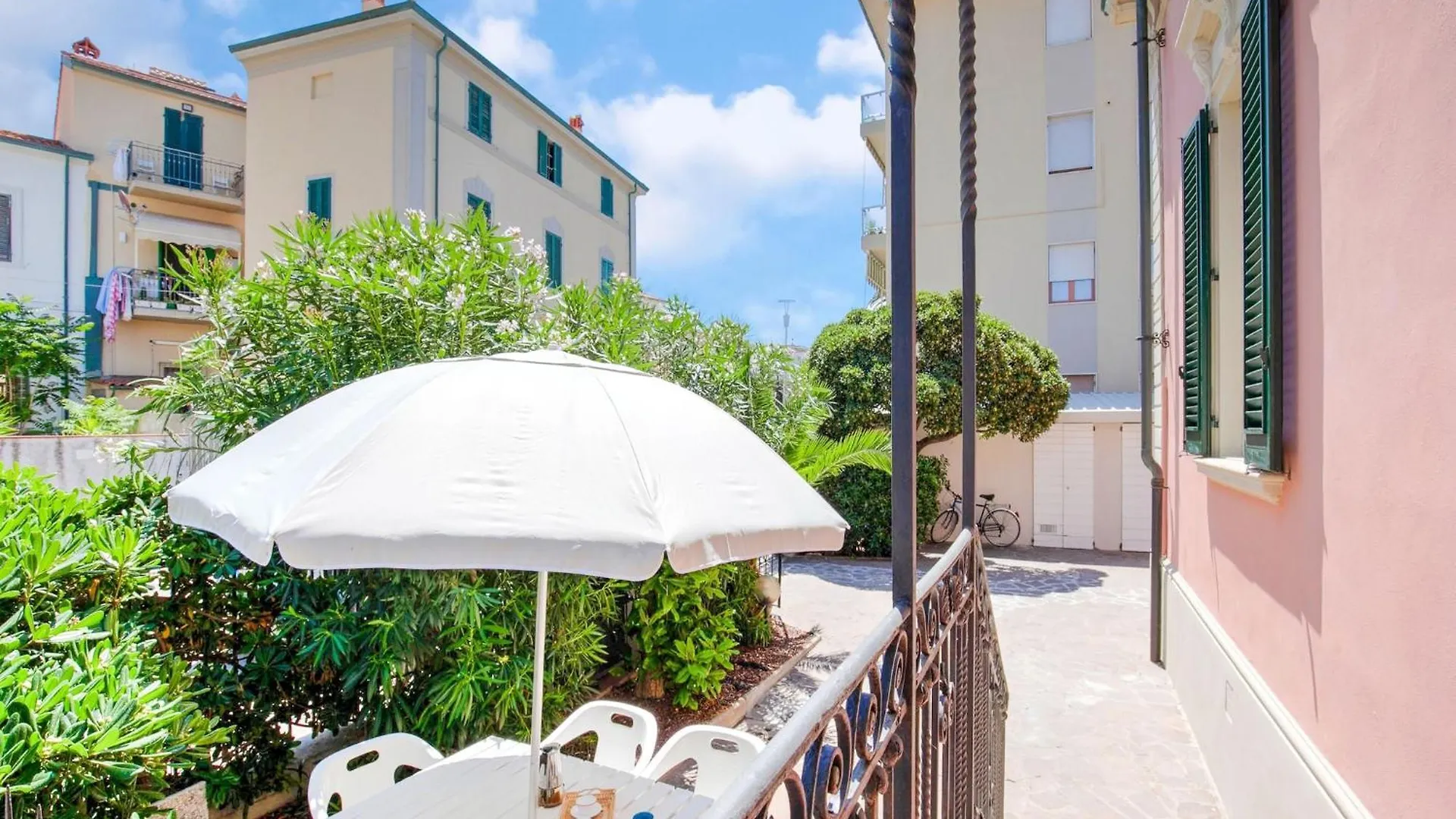 Elegant Apartment In San Vincenzo With A Sea View